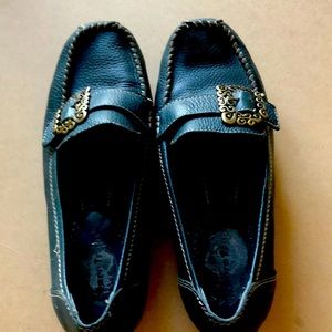 Women’s navy blue size 7 loafers - Bare Traps